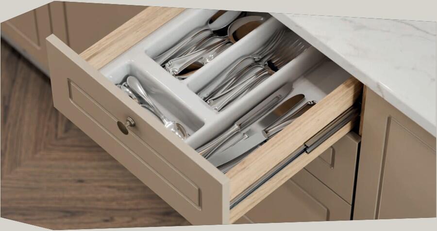 Detalhe de gaveta Provence com porta-talheres